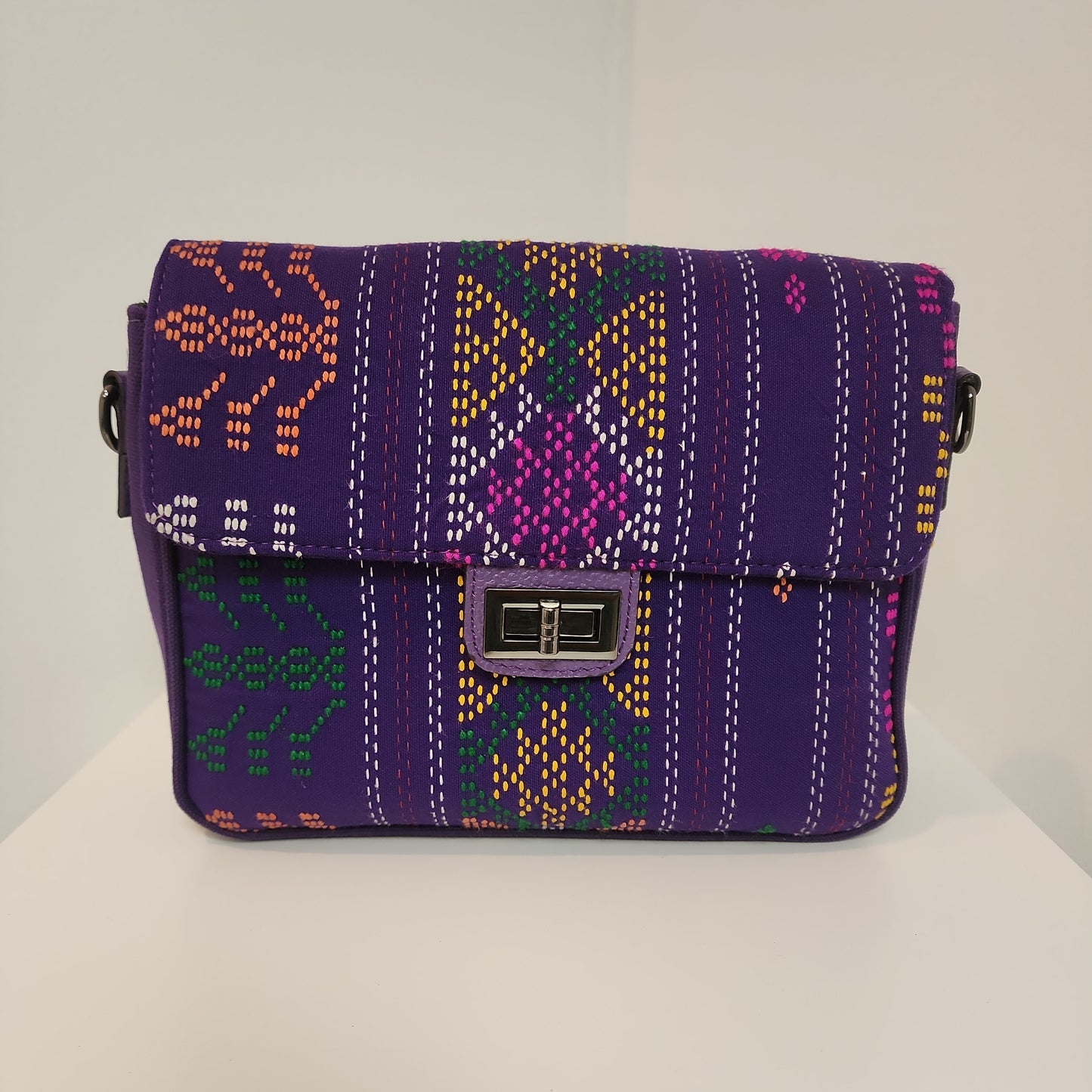 Tas Slempang Ulos Ungu