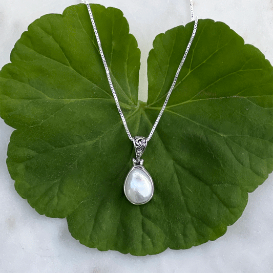 Filigree Simplicity Pearl Necklace Silver