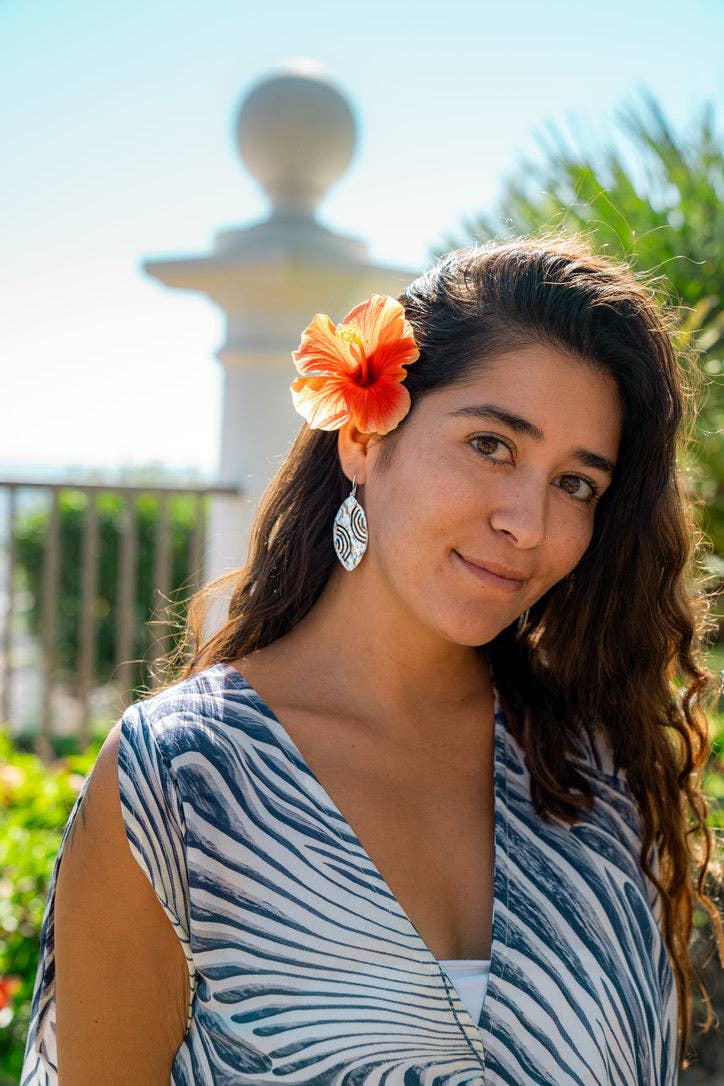 Hammered Swirl Earring: Silver